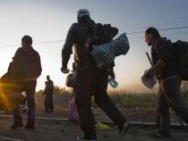 Refugees, Hungary blocks traffic of local trains near border Refugees, Hungary blocks traffic of local trains near border