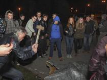 Ukraine,dismantled Lenin's statue in former rebel stronghold Ukraine,dismantled Lenin's statue in former rebel stronghold