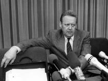 East German who announced Berlin Wall opening dies at 86 East German who announced Berlin Wall opening dies at 86