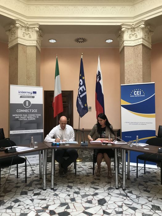 Trieste Trasporti and Slovenske Železnice (Slovenian railways) signed the amendment of the agreement for the extension of a new cross-border integrated public transport service (Trieste, 1 August 2019)